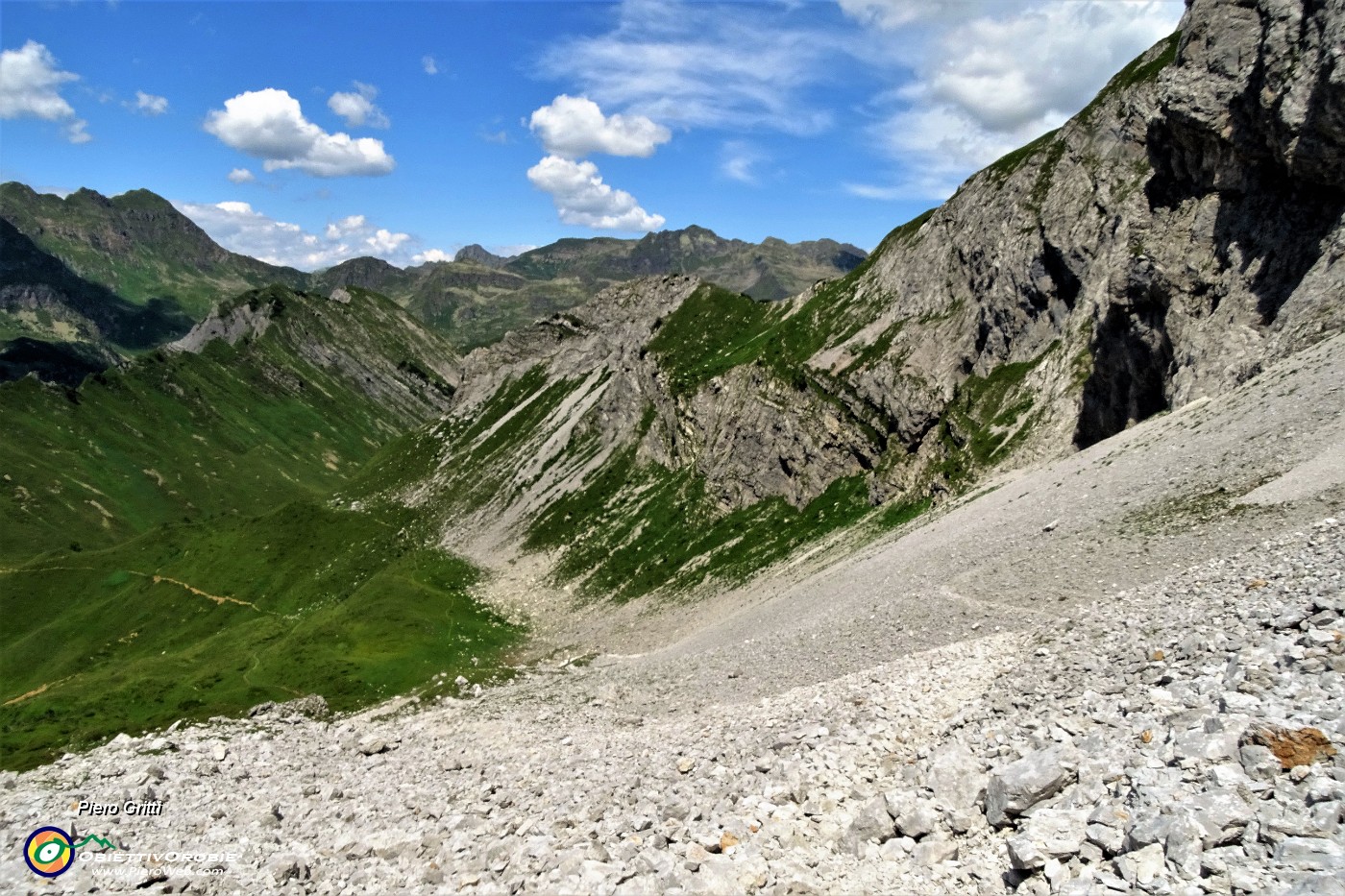 67 Scendendo dalla Bocchetta di Corna Piana al Passo-Lago Branchino.JPG